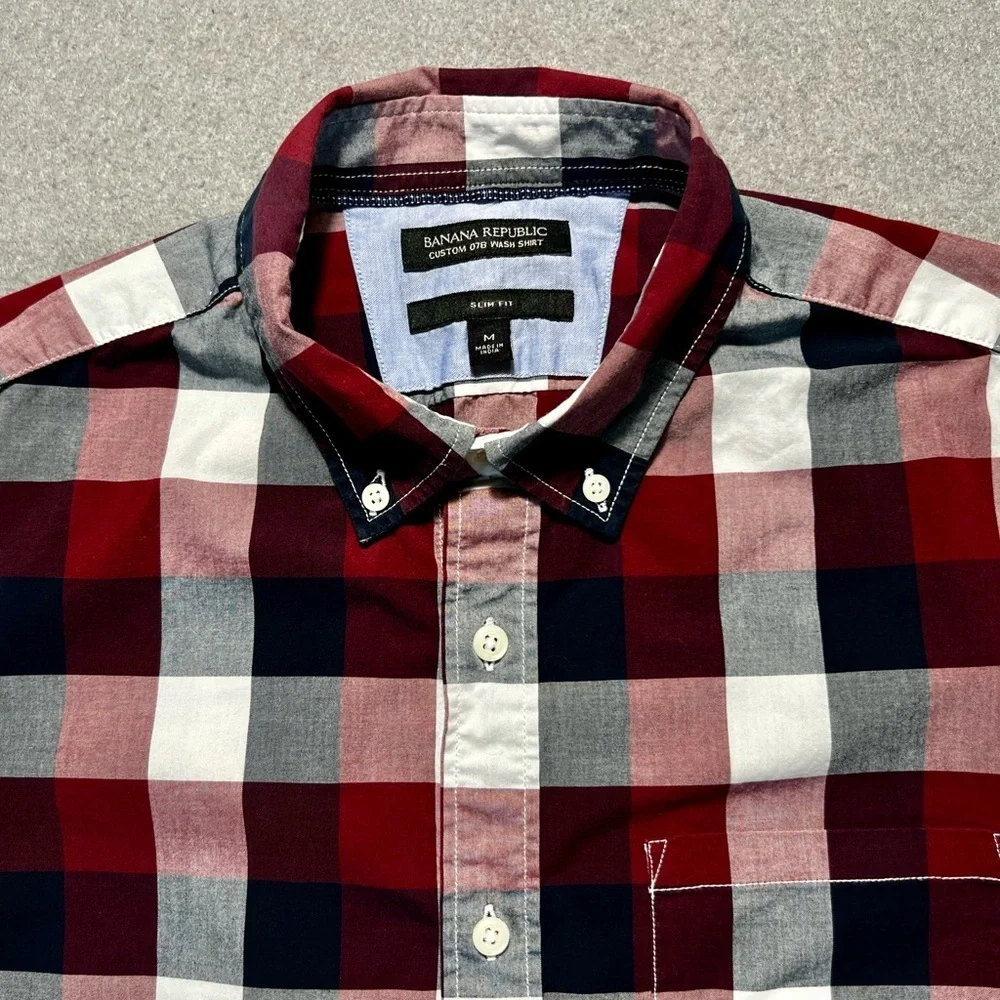 Banana Republic Men’s Medium Slim Fit Burgundy Plaid Custom 078 Wash Shirt